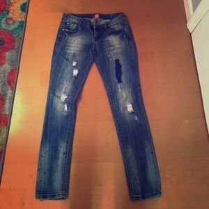 Almost famous Jeans Super Distressed‎ size 5